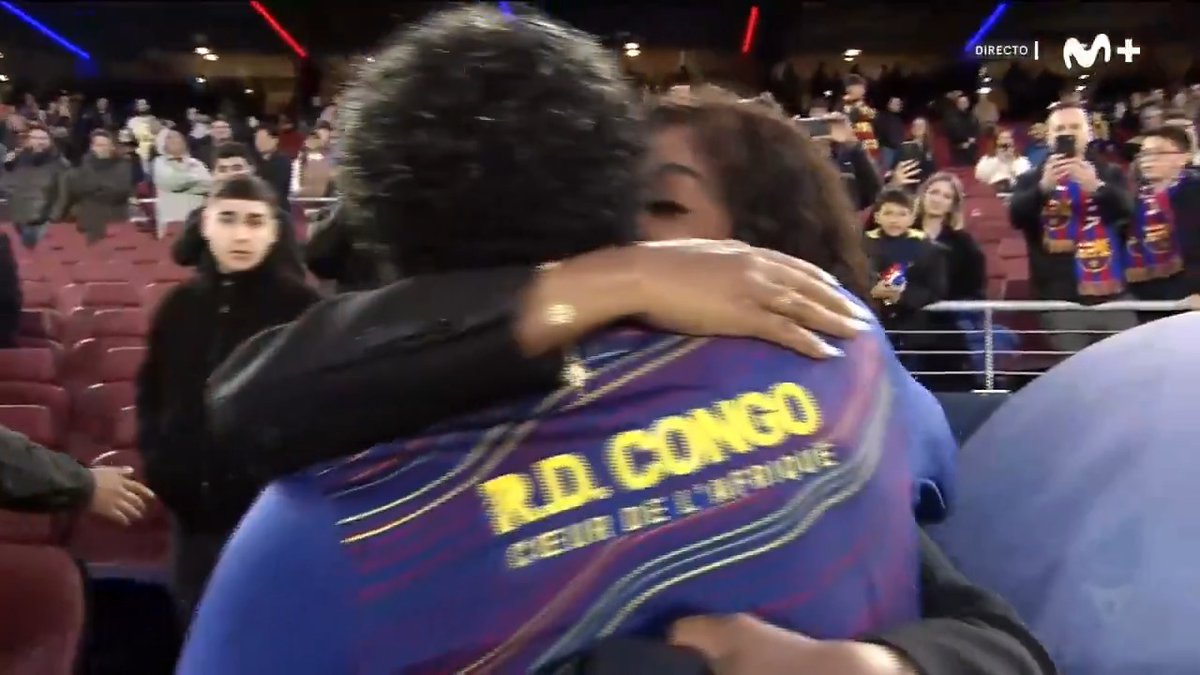 El abrazo entre Lamine y su madre 💞. #DeportePlus
