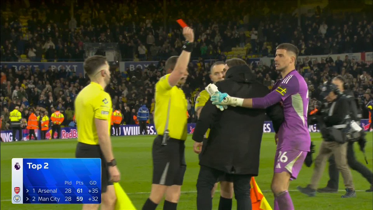 Daniel Farke is shown red at the full-time whistle as Manchester City pick up a crucial three points at Elland Road! 🟥