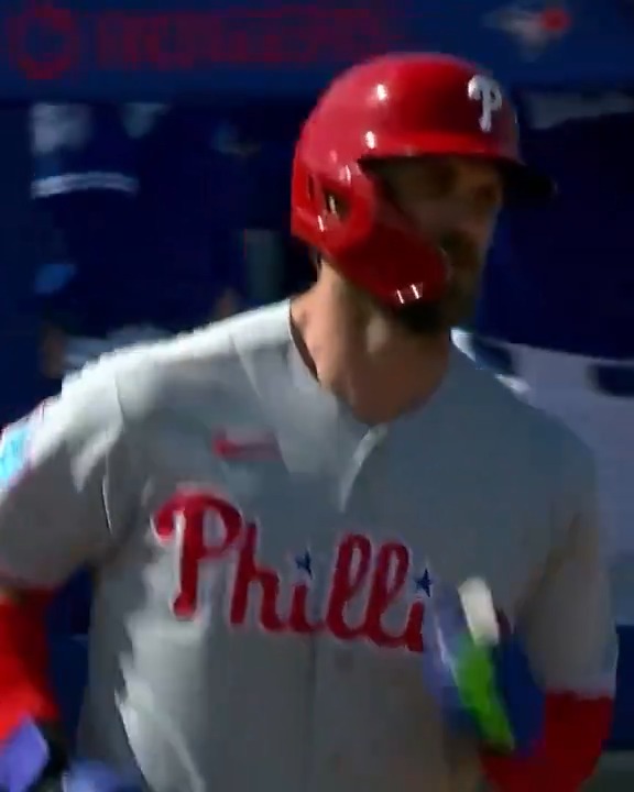 We've got ourselves a Harper homer 💥