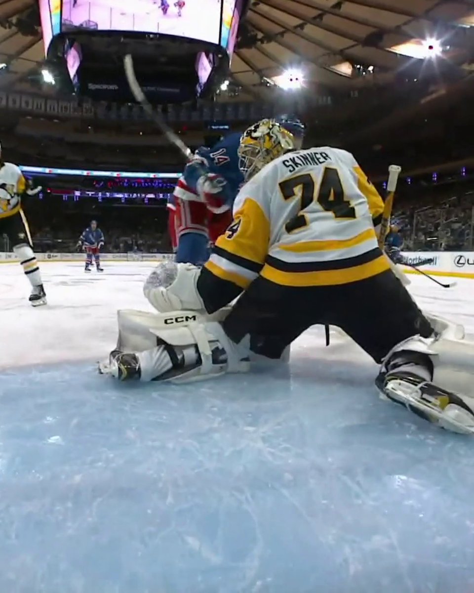 ALL TIED UP AT THE GARDEN 🍿 Catch the ending of Penguins-Rangers on ABC and the ESPN App 👀