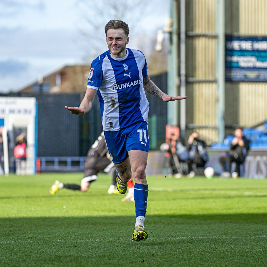 🤌 The footwork and the finish. Jack Stevens | #oafc