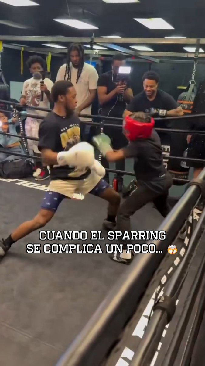 Insólito: Keyshawn Davis estaba transmitiendo una sesión junto a un pequeño ¡Y EL NENE CASI LO NOQUEA! 🤯😳