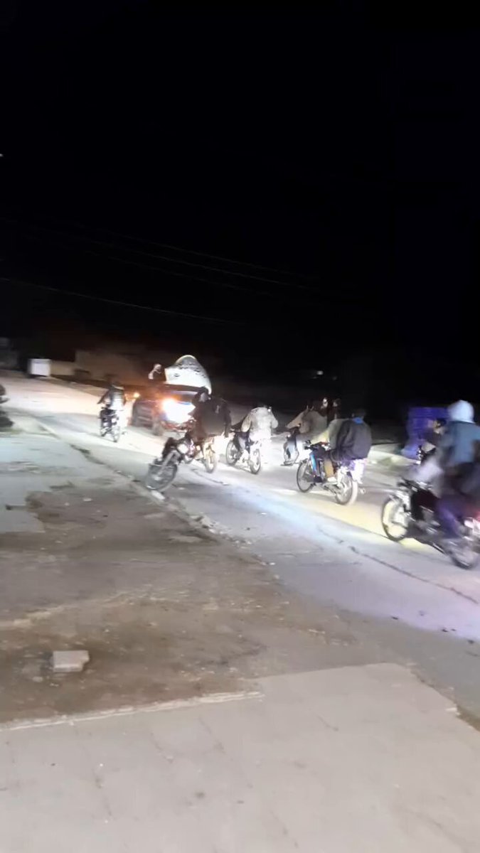 احتفالات أهالي مدينة القصير بريف حمص بعد أنباء مقتل خامنئي.