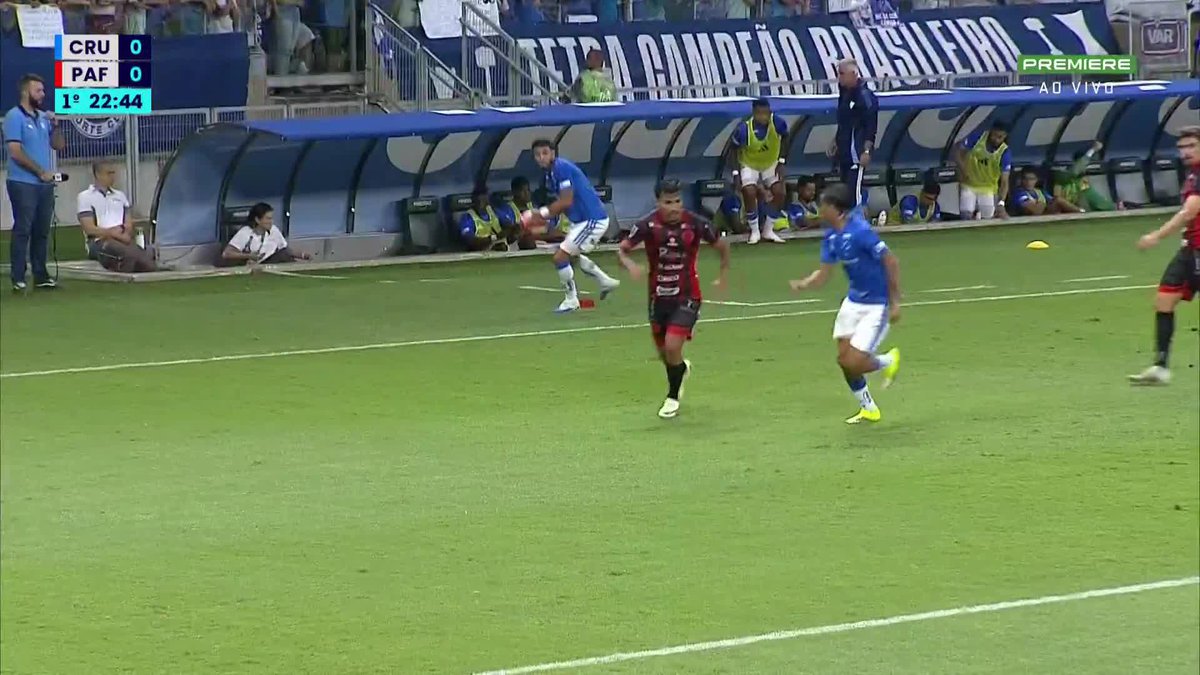 Goleiro Thiago Braga faz uma defesaça e evita gol de Matheus Pereira em Cruzeiro x Pouso Alegre.