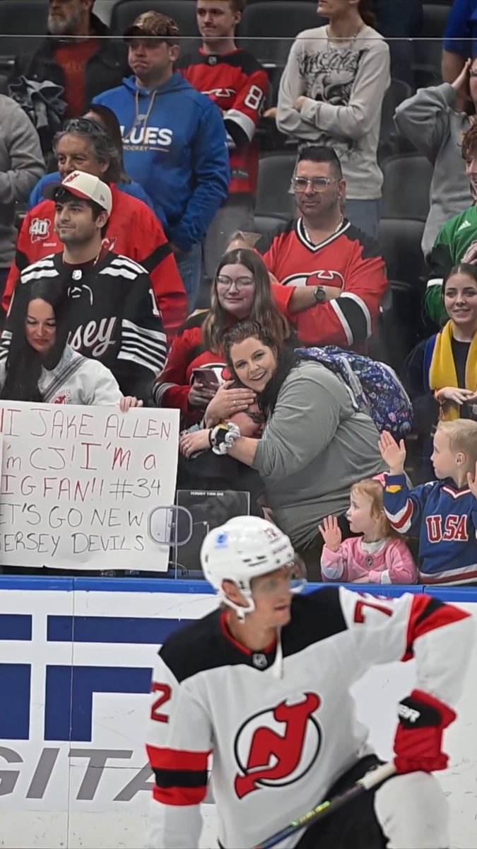 Jake Allen gave this fan a memory that will last forever ❤️