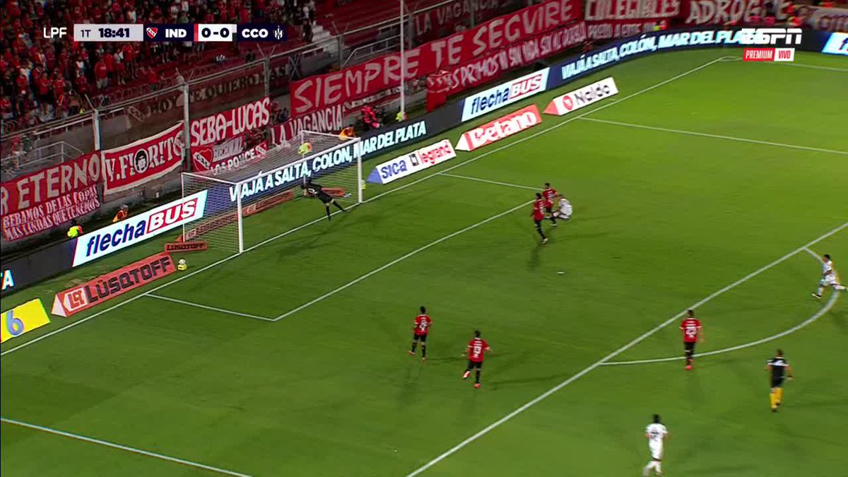 ¡LOCURA DE REY! El arquero de Independiente se esforzó y evitó el gol de cabeza de Tijanovich para Central Córdoba. 📺 ESPN Premium | Suscribite al Pack Fútbol en