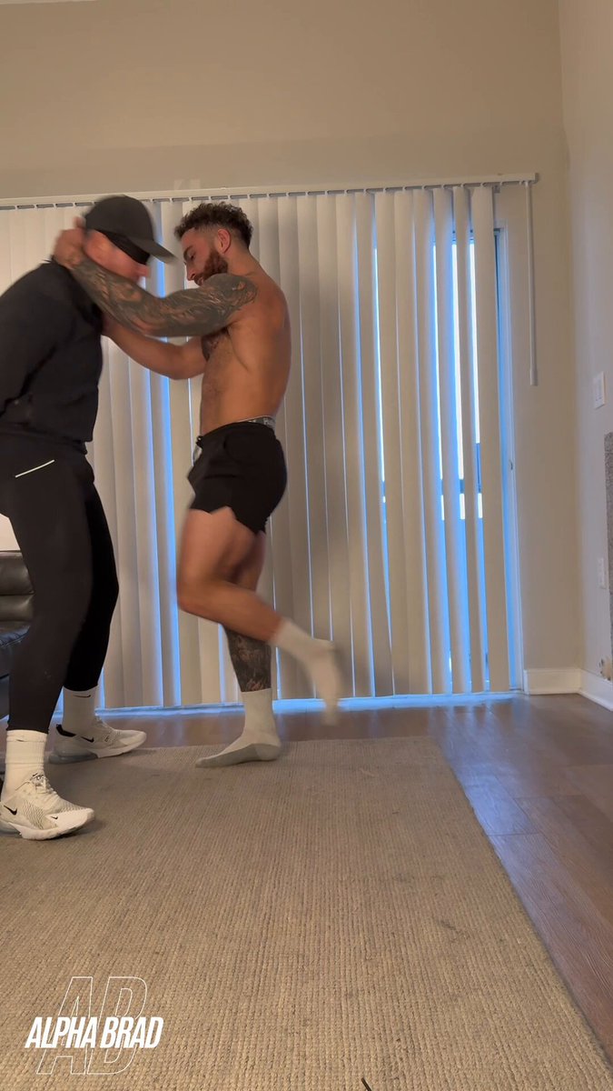 Had to hit him with some clinch knees too😈😈 SoleMate Which lucky boy is gonna be next ??? Full videos available for purchase , DM Gooners 😈😈😈😈