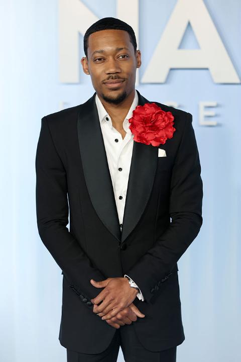 Leading man energy all over this carpet 😍 Tyler James Williams OVERLY understood the assignment #NAACPImageAwards