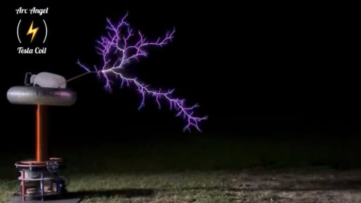 A plasma water jet turns water into ionized plasma, creating a superheated, conductive beam. Water becomes both the carrier and the weapon. Matter reshaped by phase change.