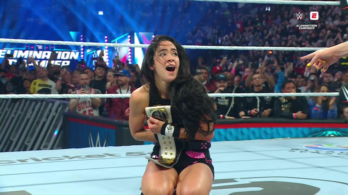 AJ LEE SUBMITS BECKY LYNCH TO BECOME THE NEW WOMEN'S INTERCONTINENTAL CHAMPION 🏆 #WWEChamber