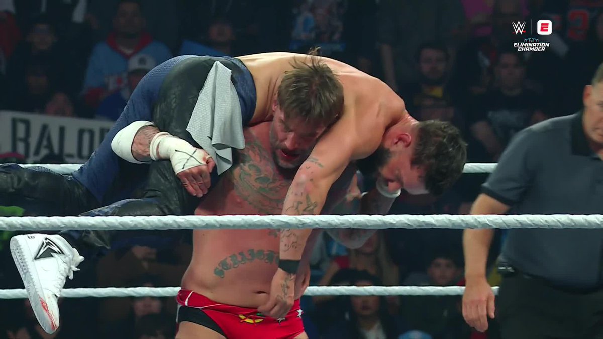 AND STILL 🏆 CM PUNK RETAINS THE WORLD HEAVYWEIGHT TITLE AT #WWEChamber 👏