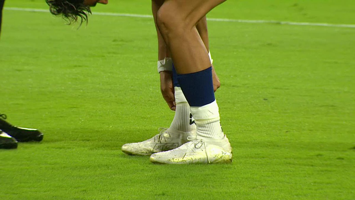 Atención a lo que le pasó a Ronaldo Martínez en los primeros minutos de Talleres vs. San Lorenzo... ¡QUE LÍO HACEN CON LAS MEDIAS HOY EN DÍA!