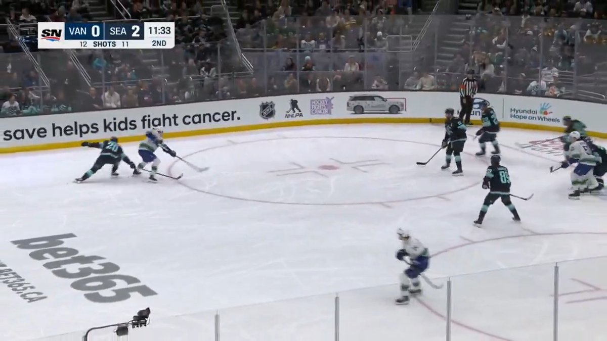 Öhgren shoots. Öhgren SCORES!