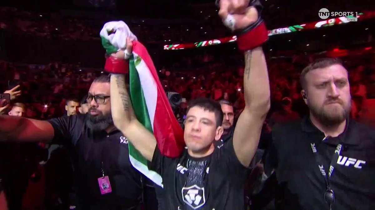 母国 メキシコでの復活へ！モレノ入場！ #UFC