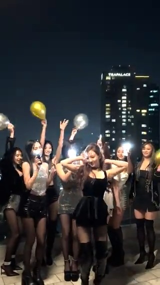この動画の踊り方を見れば、TWICEで誰がクラブに慣れてるのかが分かる….wwww