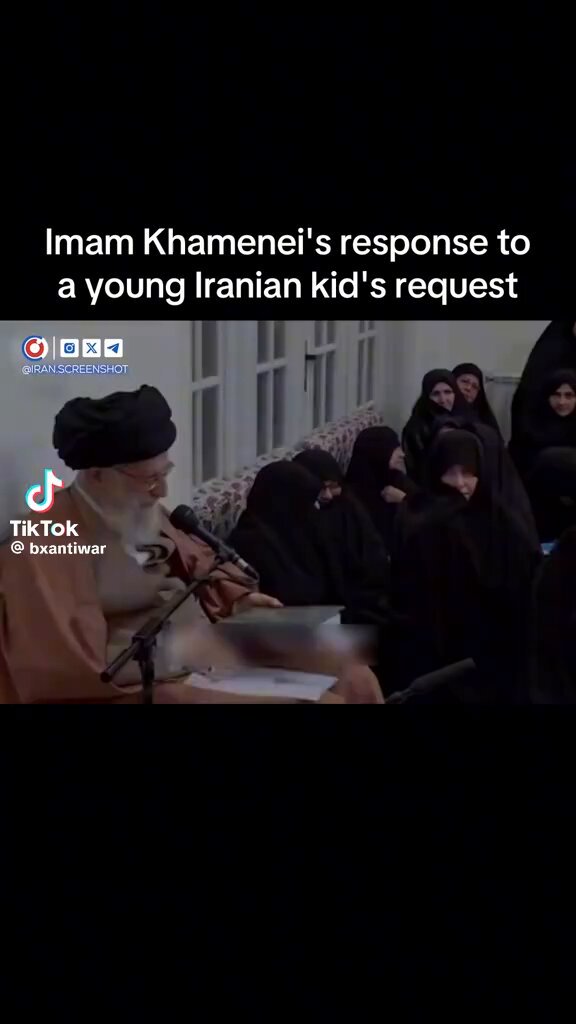 Tersentuh lihat video ini. Seorang kanak-kanak memberitahu Ayatollah Khamenei dia hendak syahid, Khamenei suruh dia belajar pandai-pandai dulu, jadi saintis, berjasa pada Islam, kemudian dah umur 80-90 tahun, barulah syahid. Dunia kehilangan seorang pemimpin yang baik.