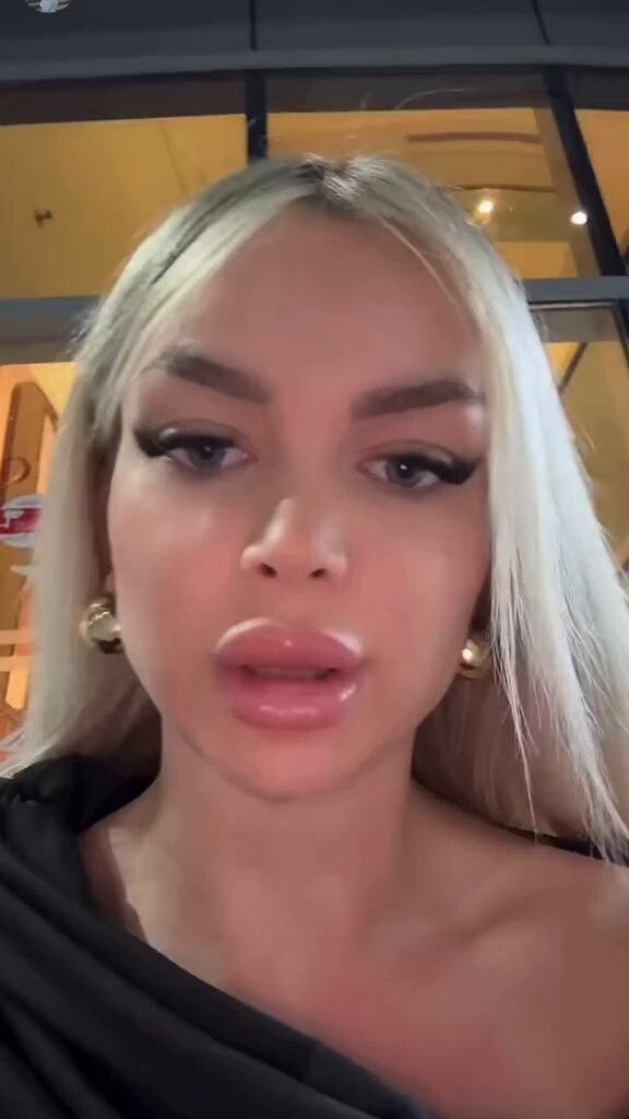 Nekada smo imali vojnopolitičkog komentarora Miroslava Lazanskog, a sad imamo Anju tkd koja javlja kakvo je trenutno stanje u Dubaiju 🙂‍↔️