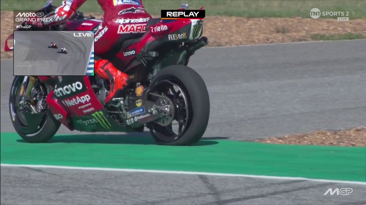 Marquez has a flat 😱 A rear tyre puncture from running wide has ended his race when a podium was in sight 🙈 #MotoGP | #ThaiGP | Live on TNT Sports and Discovery+