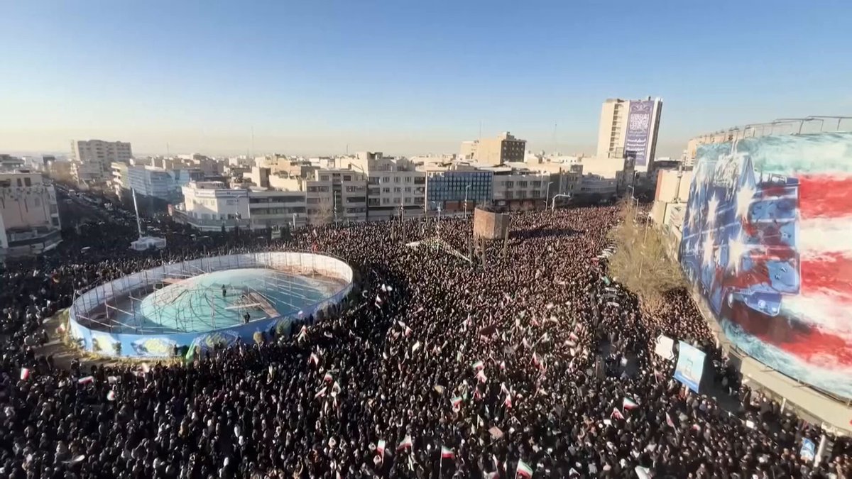 Milers de persones a l'Iran lamenten la mort del líder suprem Khamenei