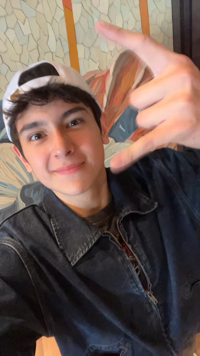 WELCOME BACK TO THE OUTSIDE WORLD, HEATH! 🤩 #NasaanSiHeath? Sa mga naghahanap po kay Heath, eto na po, ginalaw na niya ang baso! 😆 🎥: #HeathJornales via Tiktok