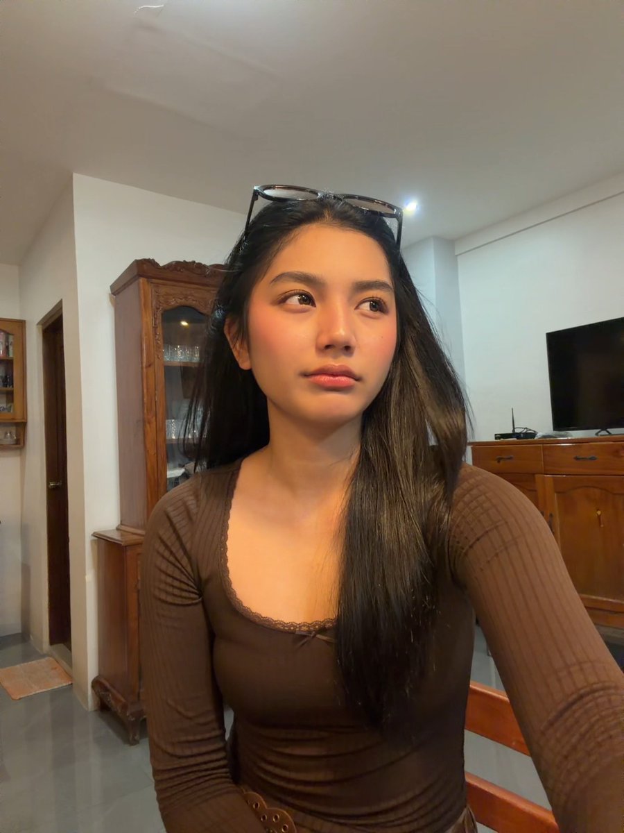 "Late sa trend, boss. 😉" Welcome back to the outside world, Princess! Pwedeng-pwede ka pang humabol, basta ikaw! 😎🫵🏼 🎥: #PrincessAliyah via Tiktok
