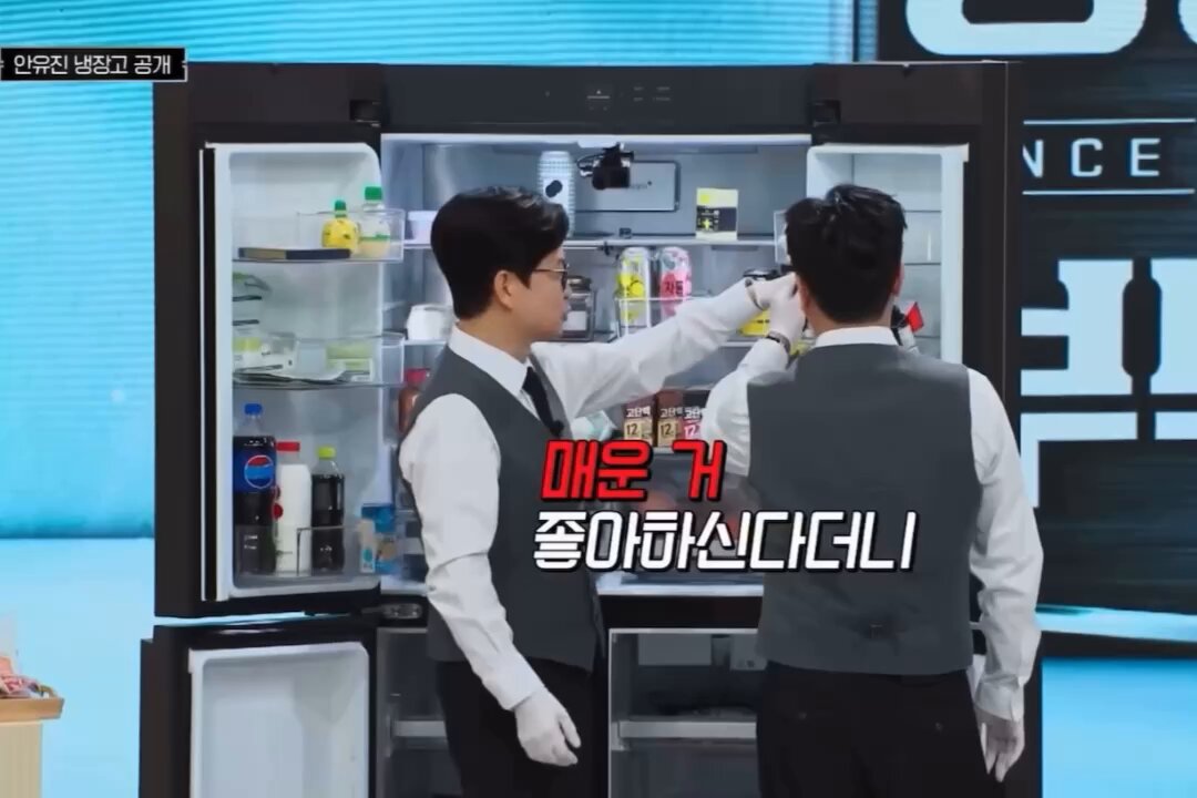 근데 유진이 매운거 이정도로 조아하는줄 몰랐는데 배달음식 간 부족하면 불닭소스 뿌려먹고 매운단계는 꼭 끝에서 전단계 시켜먹는대 왤케 잘먹어