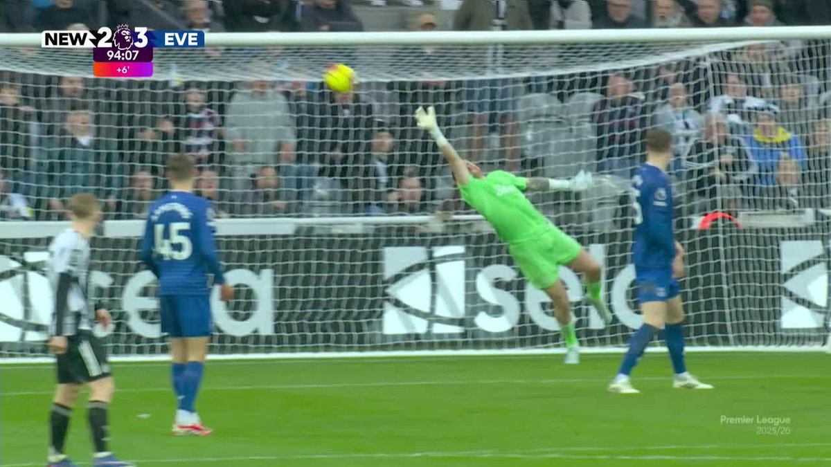 🤯 ¿LA ATAJADA DE LA TEMPORADA EN LA #PREMIERxESPN? ¡¡INFERNAL MANOTAZO DE PICKFORD PARA DARLE EL TRIUNFO A EVERTON COMO VISITANTE ANTE NEWCASTLE EN LA FECHA 28 DEL TORNEO!! 📺 Mirá la Premier League por #DisneyPlus Plan Premium