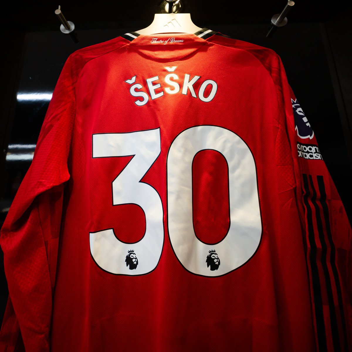 The big man starts ✔️ 🇸🇮 Benjamin Šeško replaces Amad in our only change from Monday night...