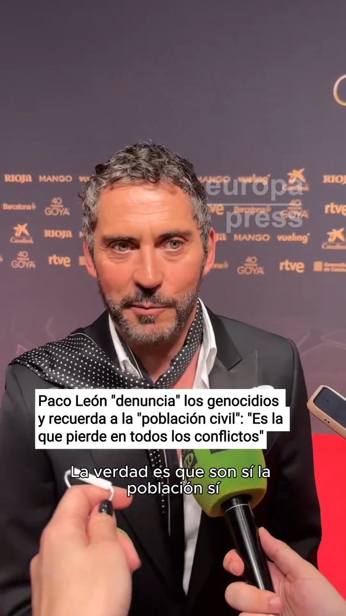 Paco León: "Estamos aquí para denunciar los genocidios y las muertes de inocentes" Y se ríe. Cobran del Gobierno para denunciar lo que le interesa al régimen. Porque del genocidio de cristianos o las muertes de inocentes en Venezuela o Irán, calladitos.