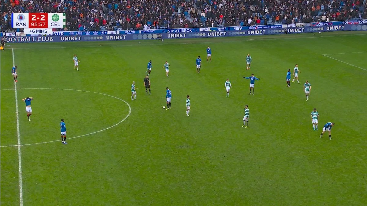Look at 74-year old Martin O'Neill getting in amongst it after the Glasgow Derby! Unreal 🤣