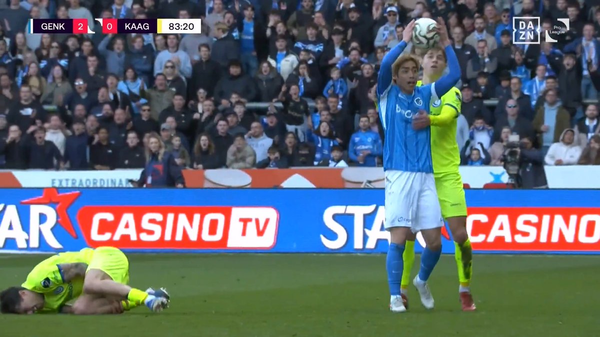 😳 | Junya Ito kreeg een gele kaart voor deze uitstekende tackle. 👀😬 #GNKGNT