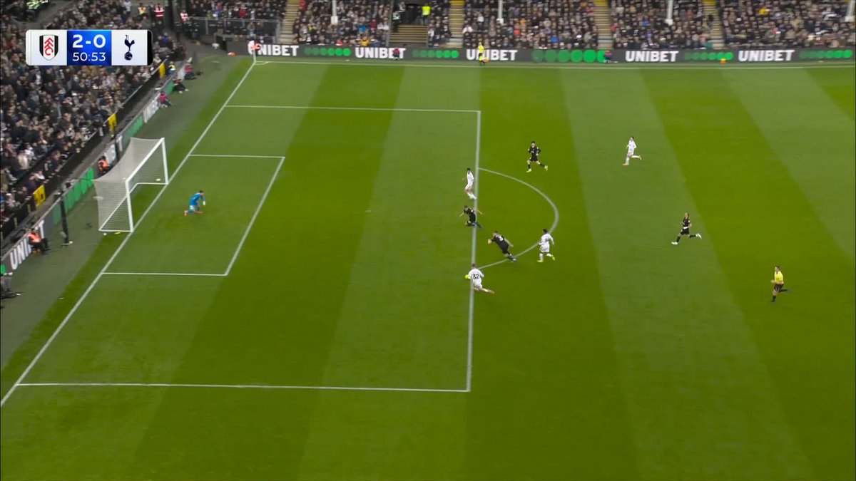 How has Fulham's Emile Smith Rowe missed that?! 🤯