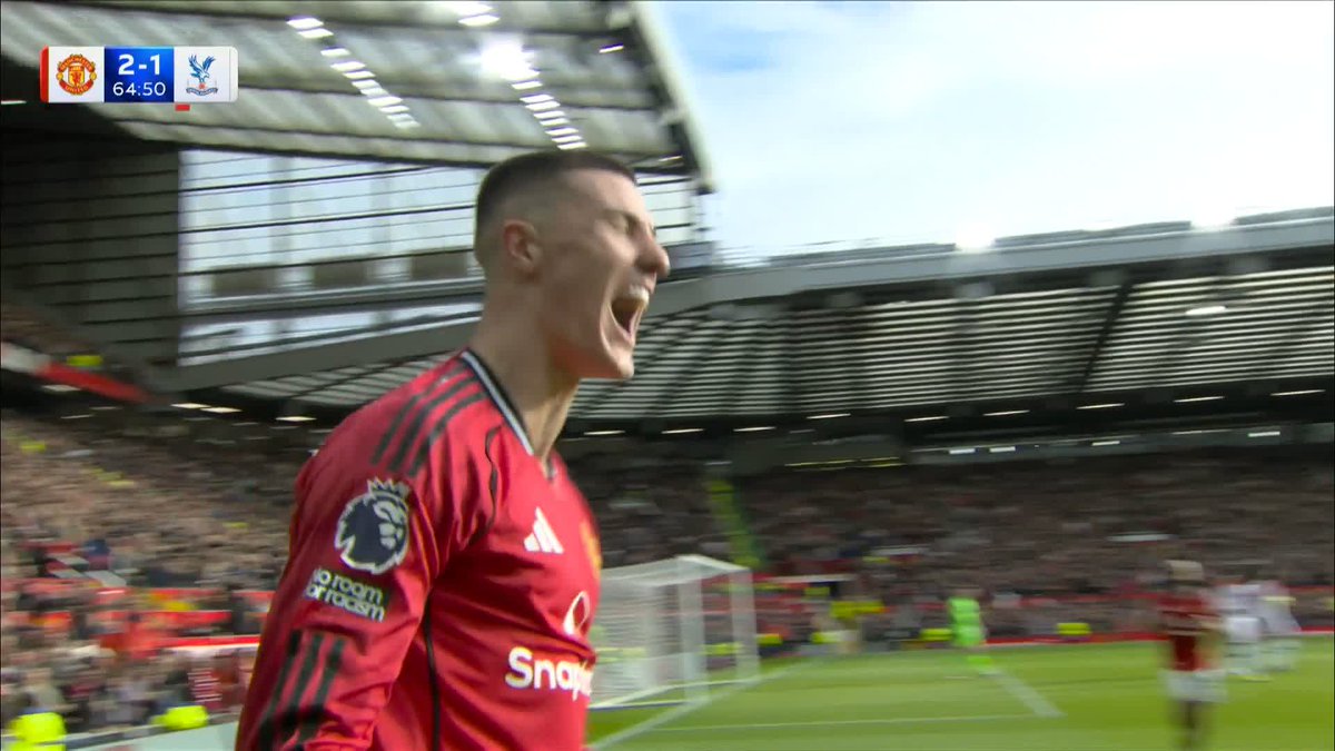 Benjamin Šeško heads Manchester United in front for the first time this afternoon! 💥