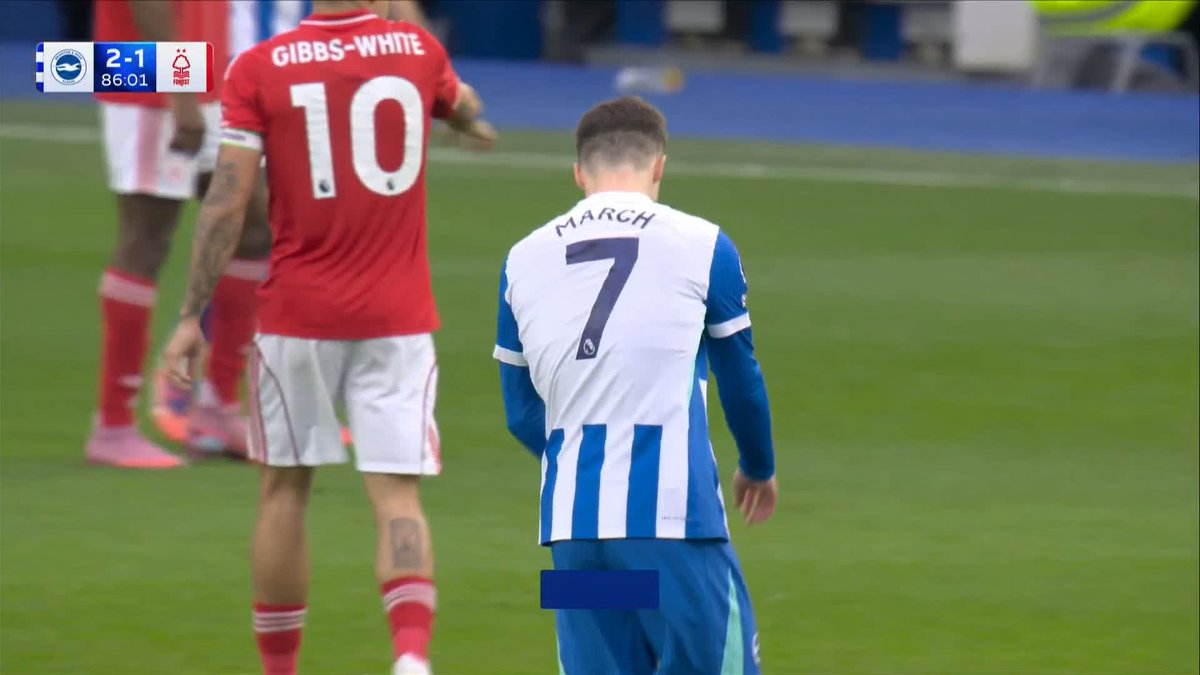 A huge ovation for Solly March at the Amex, who returns to the pitch for the first time in eleven months 👏