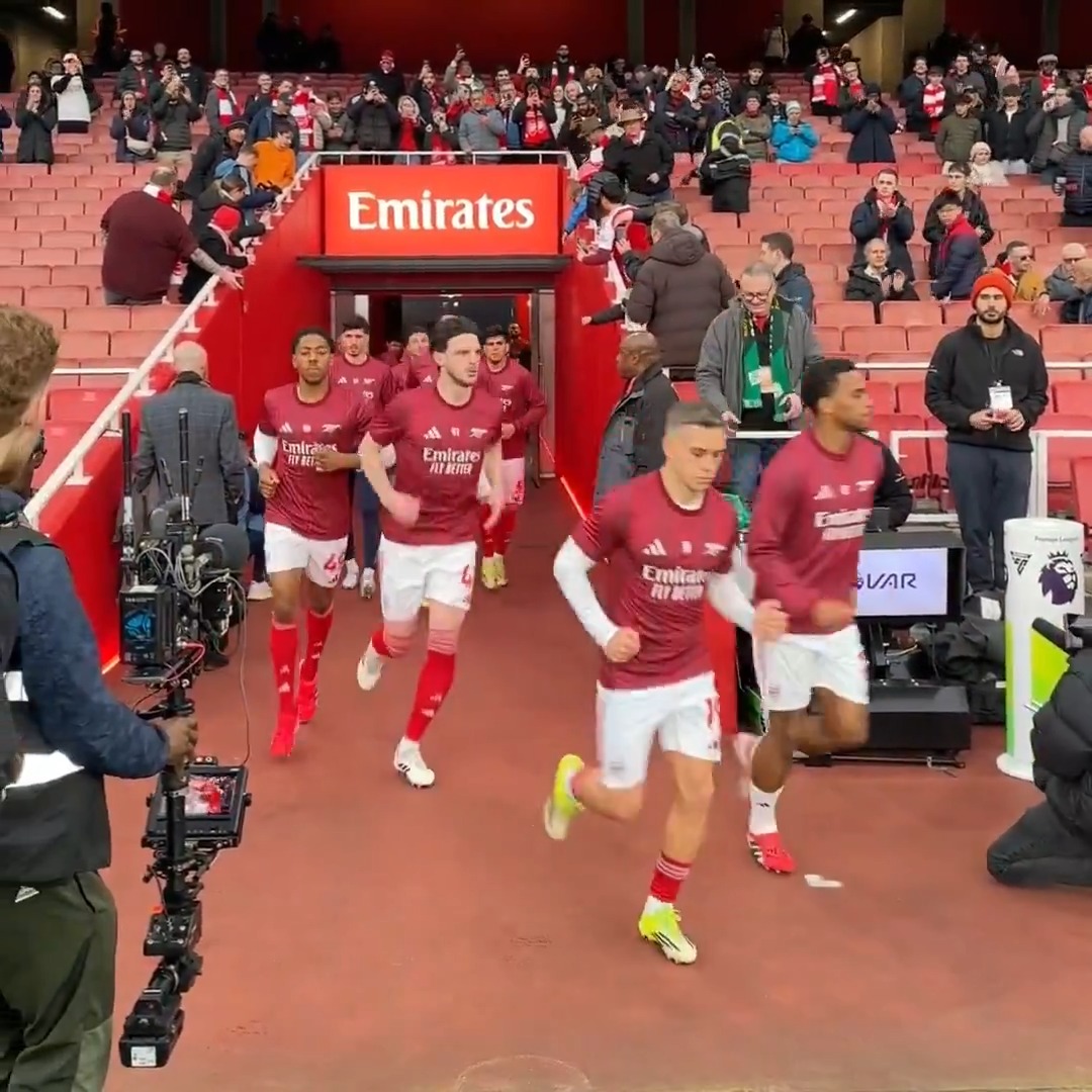 It's time for Arsenal 🆚 Chelsea FC 🔴🔵 Follow along on the Premier League App!