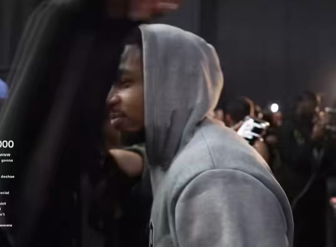 Cinna pressed DDG for always asking her for a collab but then GHOSTING her, and she kept poking at his chest to get her point across 😳👀 “You DON’T EVEN hit me up” “Imma call you tonight” 😏