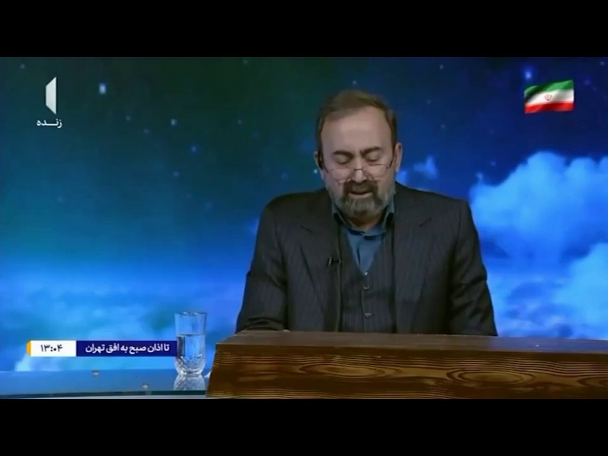 UN PRESENTADOR IRANÍ LLORÓ POR LA MUERTE DEL KHAMENEI Un conductor de la televisión estatal iraní se quebró en vivo al confirmar la muerte del ayatollah Alí Khamenei. Visiblemente emocionado, leyó un comunicado oficial que describió el fallecimiento como un acto de “martirio” y afirmó que el líder “bebió el dulce y puro trago del martirio”. Duelo y Sucesión El Gobierno declaró 40 días de duelo nacional y abrió el proceso para designar sucesor, que debe ser elegido por la Asamblea de Expertos en Liderazgo, integrada por 88 clérigos. La convocatoria podría enfrentar dificultades en medio de la escalada militar. (+) en Clarín: