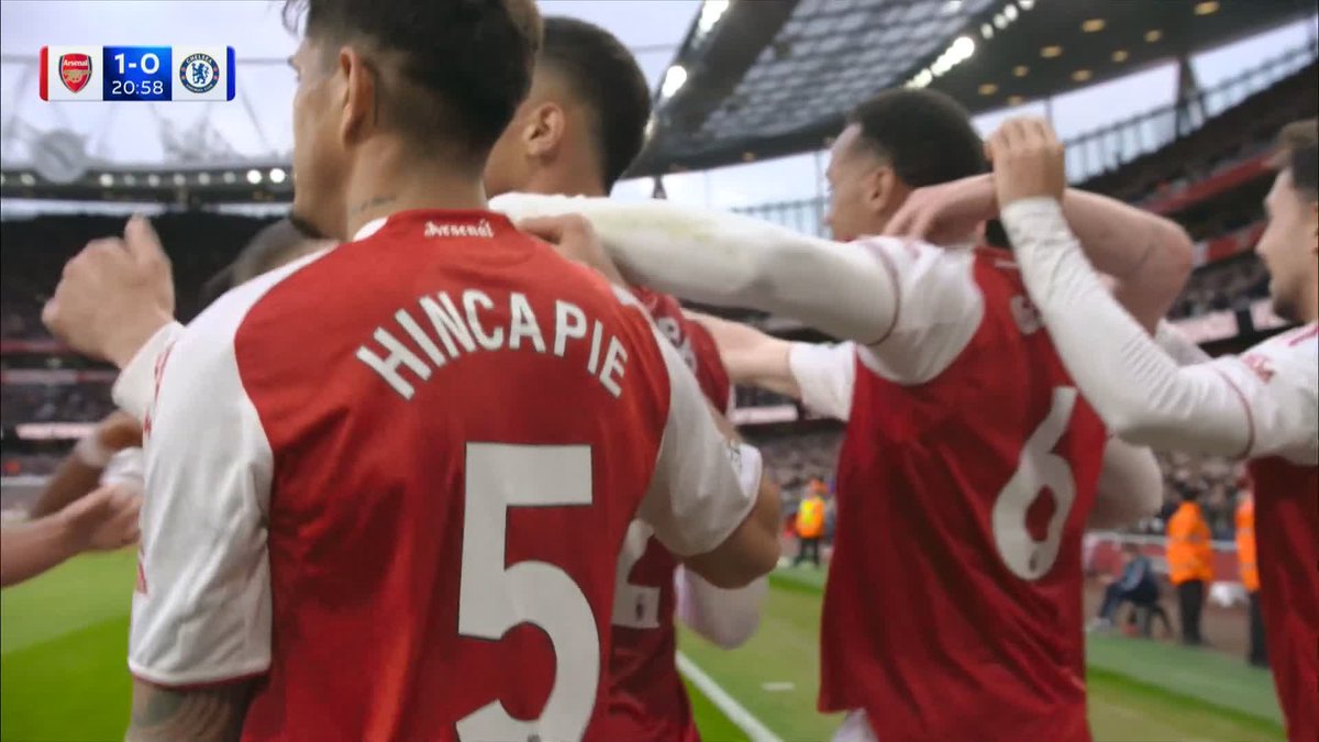 First corner, first goal! William Saliba rises highest to head home! 💥