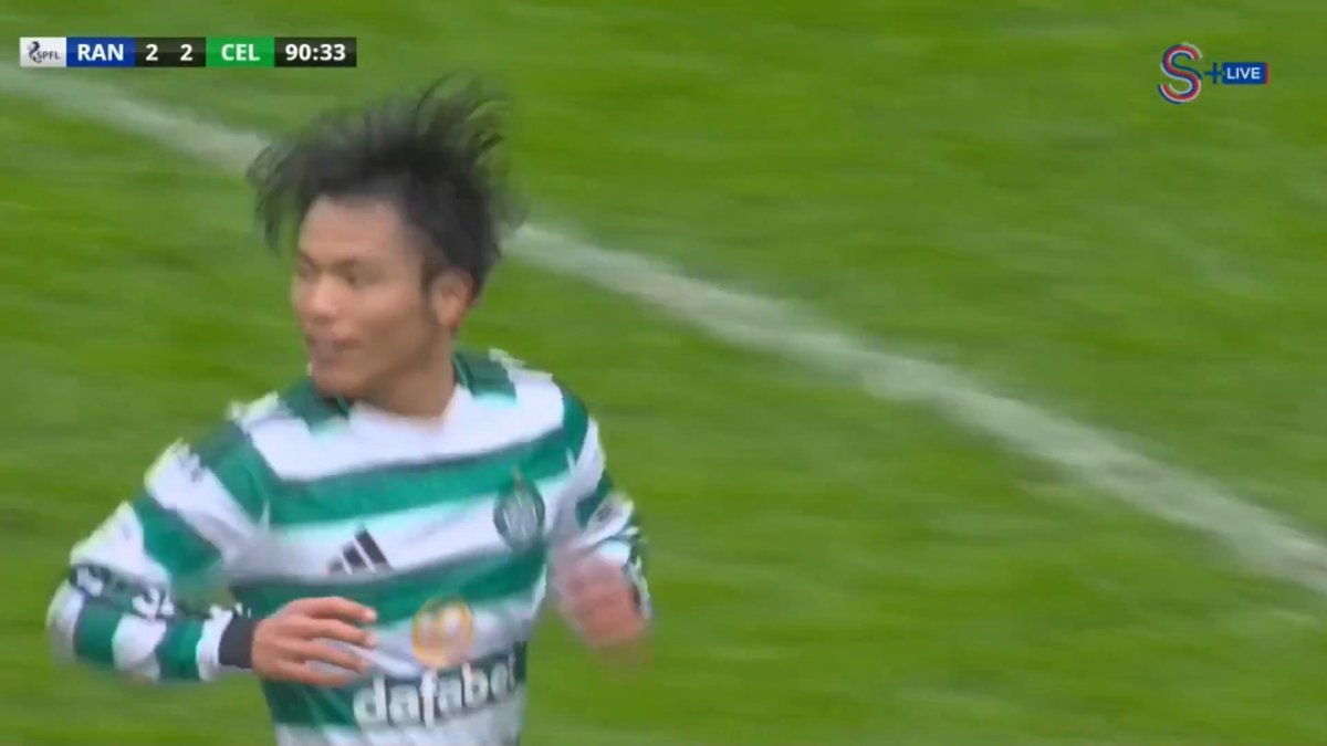 Belki de İskoç futbolunun kaderini değiştirecek gol! Celtic, 41 yıldır şampiyon olan iki devin karşılaştığı derbide geriden gelerek Ibrox'ta Rangers'ı iki puandan etti. Derbinin asıl galibi, 66 senedir şampiyonluk görmeyen lider Heart of Midlothian oldu.