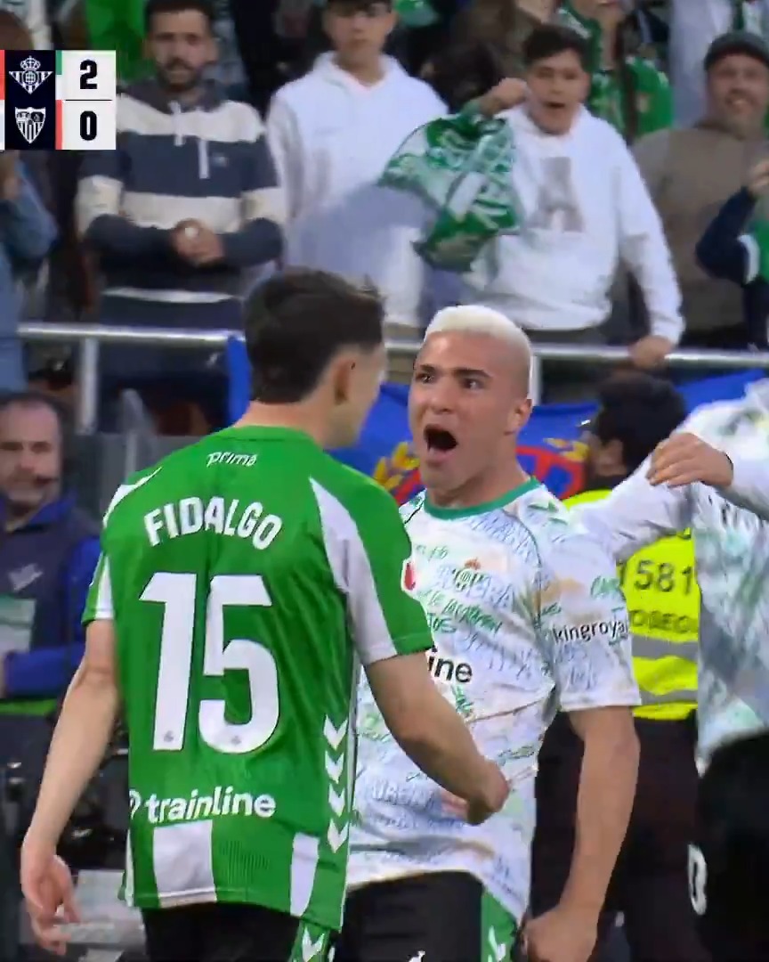 Emotivo el festejo de Álvaro Fidalgo tras marcar su primer gol con Betis. Creo que incluso llegó al llanto. Jugador de equipo, cayó de pie y sus compañeros saben de su calidad. Vaya revancha está teniendo en España tras su breve paso por el Real Madrid.