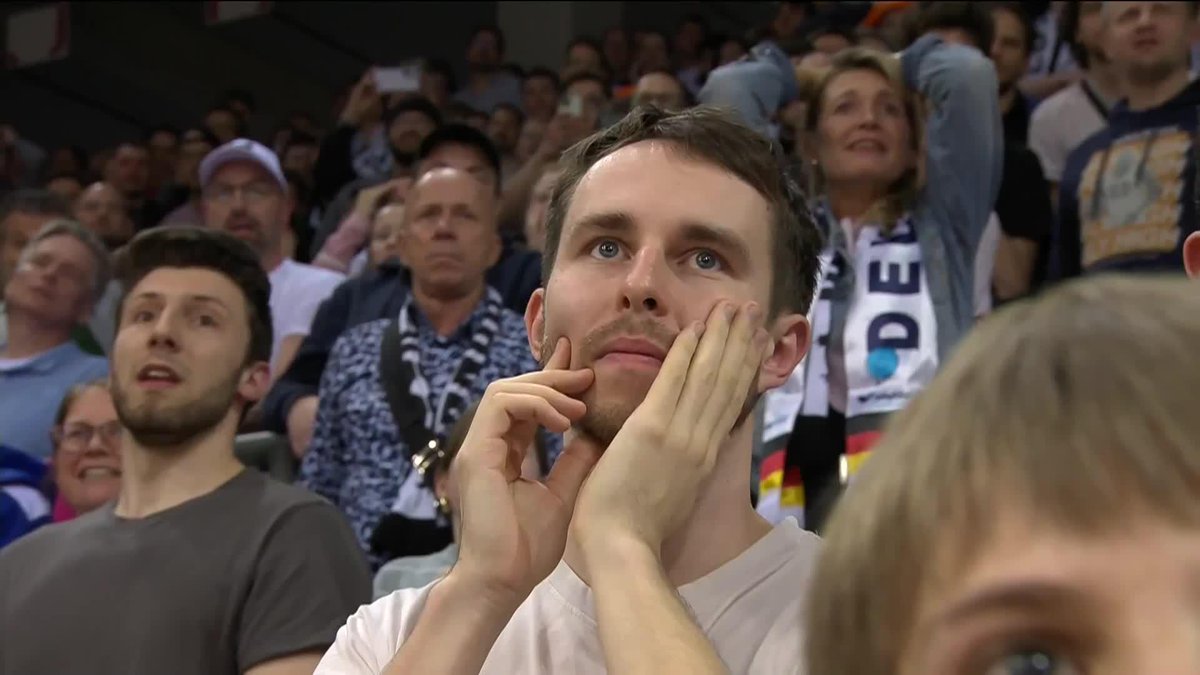 İNANILMAZ SON! ❌ 👀 Mario Hezonja, Almanya karşısında galibiyet için orta sahadan neredeyse isabeti buluyordu. FIBA Basketball World Cup 🏆 | #FIBAWC | #StepItUp