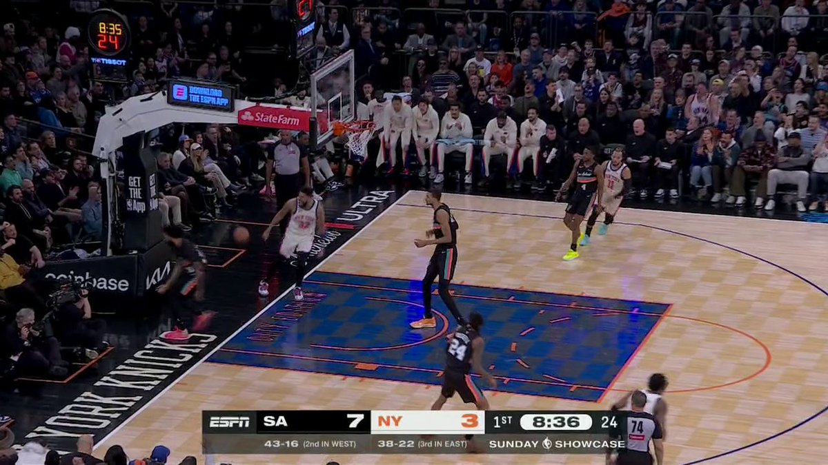 The Inside the NBA crew breaks down the first half performance from Karl-Anthony Towns and the Knicks 🏀