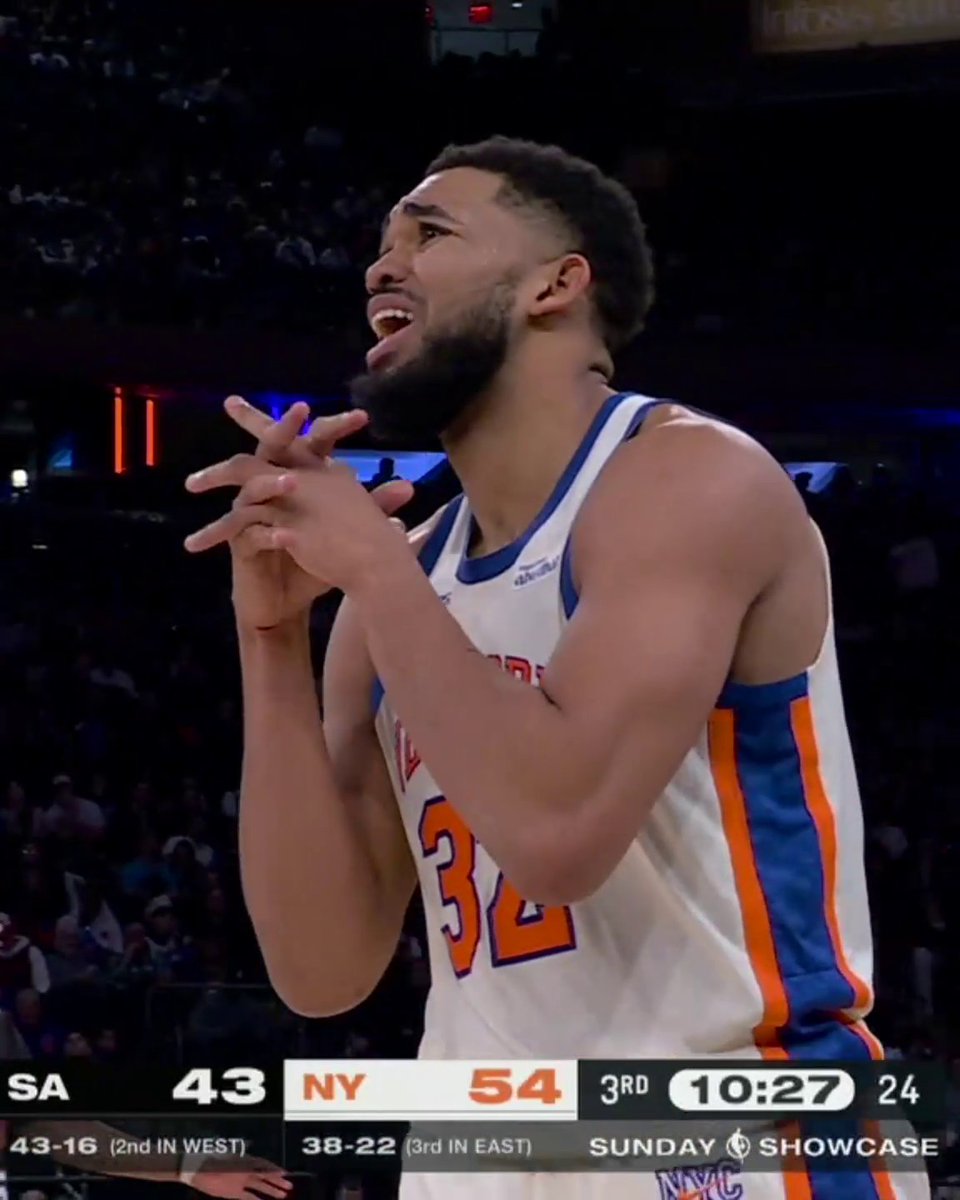 "He's 7'4" 260!" -KAT after he's called for an offensive foul on Wemby 😭