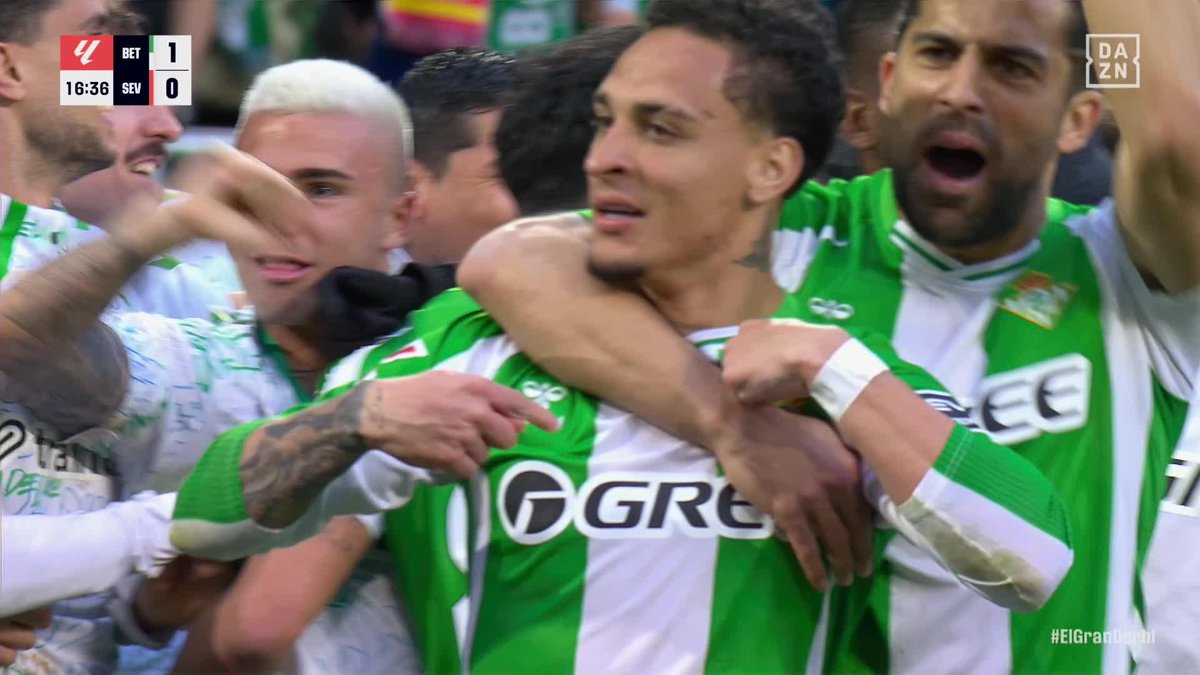 ABDE ENCARA Y DON ANTONIO DE TRIANA APARECE CON UNA CHILENA ๐ฎโ๐จ๐ El golazo de Antony en el derbi sevillano en la primera parte ๐ง๐ท #LALIGAenDAZN โฝ๏ธ