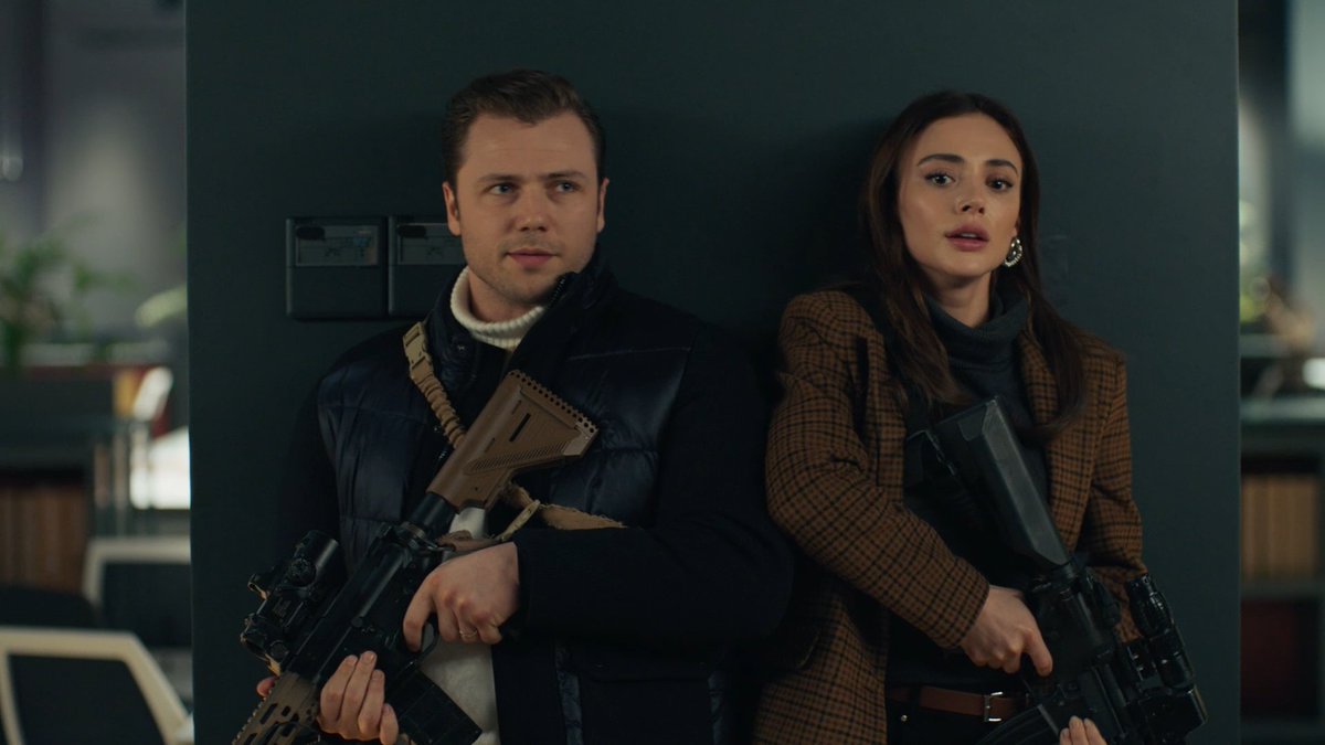 “Senin babanın bende açtığı çok derin bir kesik var, haberin olsun.” TRT 1
