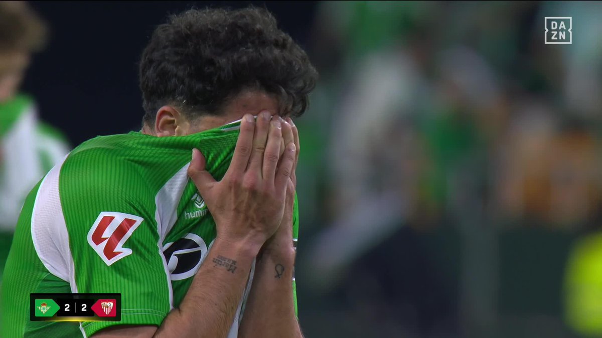 LAS DOS CARAS DE UN DERBI 👀 La alegría de los sevillistas, la decepción de los béticos #LALIGAenDAZN ⚽️