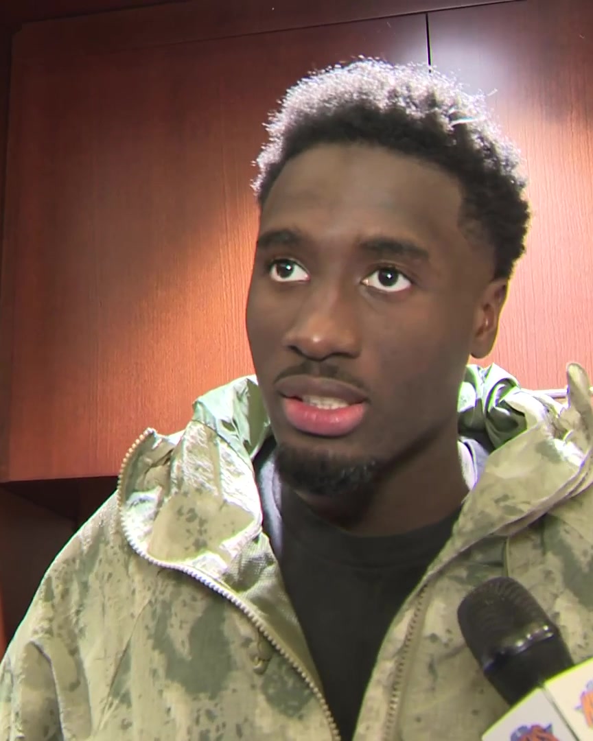 Mo Diawara receives cheers from his teammates in the background as he conducts a postgame interview 👏 On getting up 14 shots today: "Everybody was like, 'keep shooting - the whole team told me to shoot'"