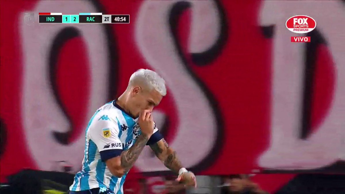 Copetti sabe de hacer goles en clásicos.