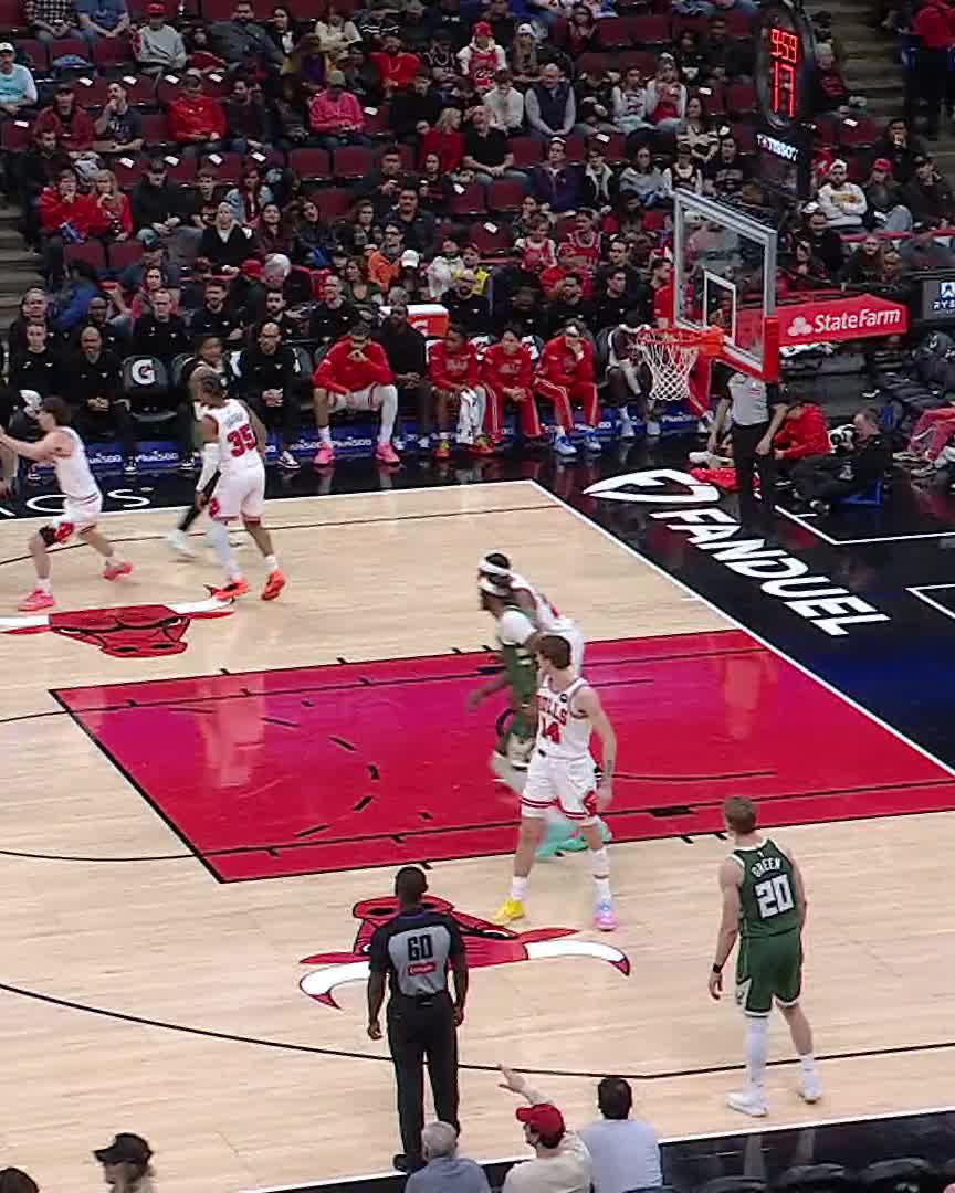 Blocked by Buzelis! ❌ MB | Chicago Sports Network