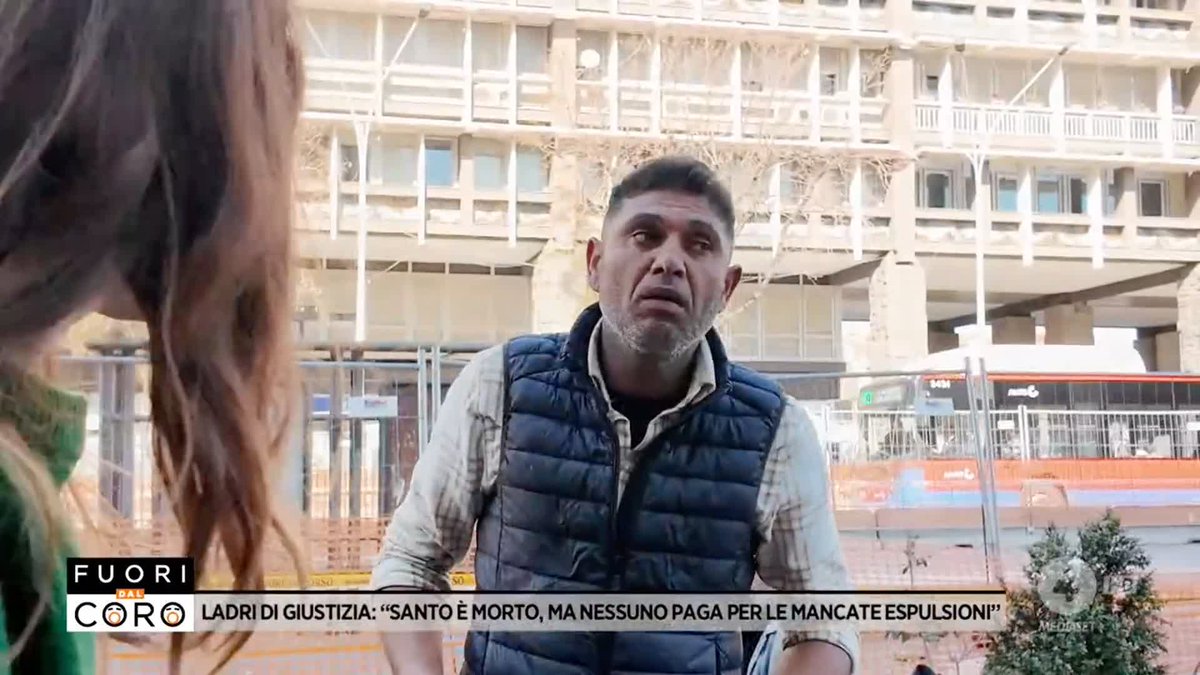 #Catania, città alle prese ogni giorno con un'immigrazione fuori controllo. Abbiamo incontrato diversi immigrati irregolari come l'uomo che, nonostante i 7 decreti di espulsione, era ancora sul nostro territorio e ha ucciso Santo (papà di 30 anni) 10 mesi fa. #Fuoridalcoro